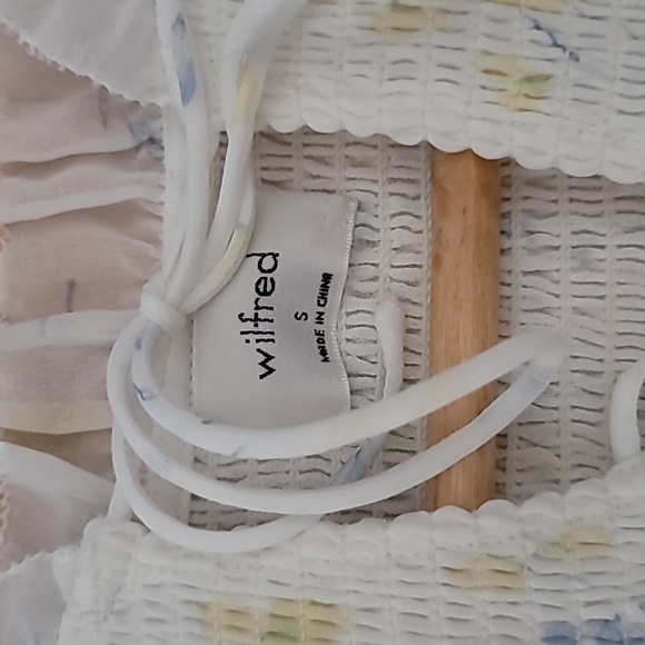 Wilford (Aritzia) Blouse - Picture 2 of 4